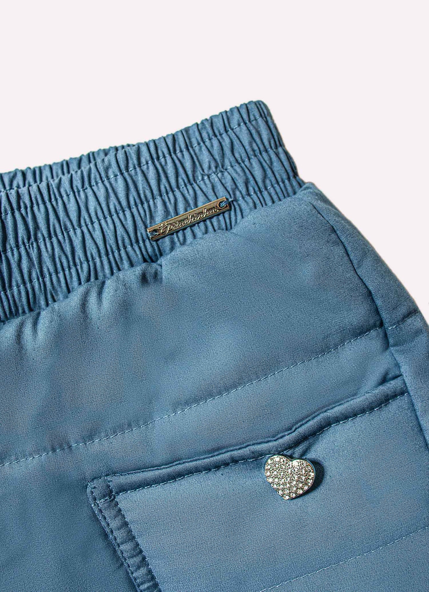 Short Puffer Tricoline Bolsos Botões Joia Coração