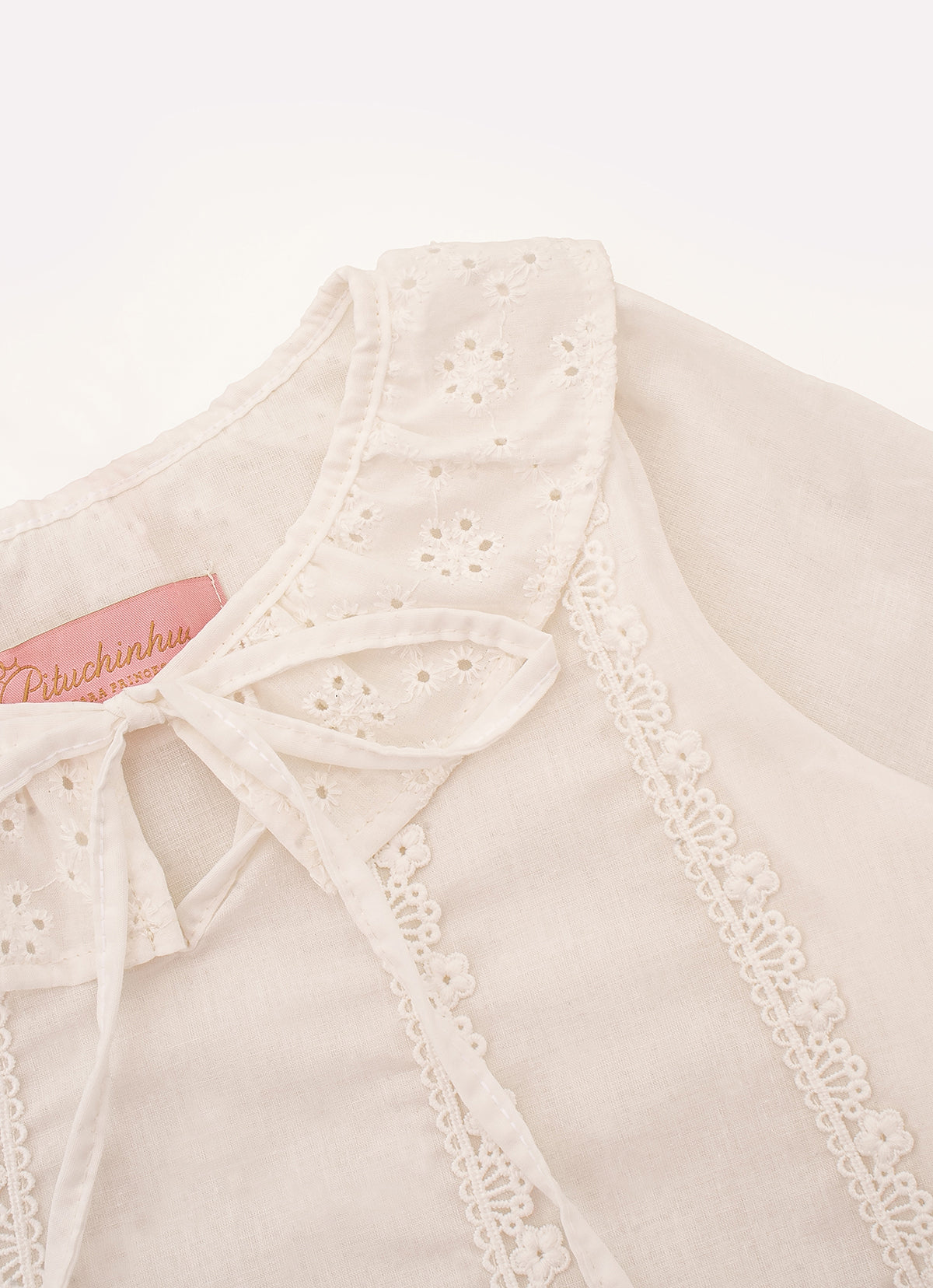 Blusa Bata Algodão Broderi e Renda