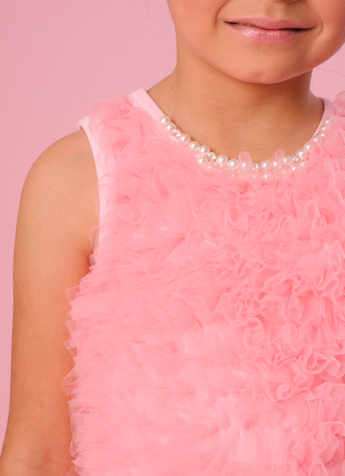 Vestido Frufru Tule Colar Bordado Com Cinto