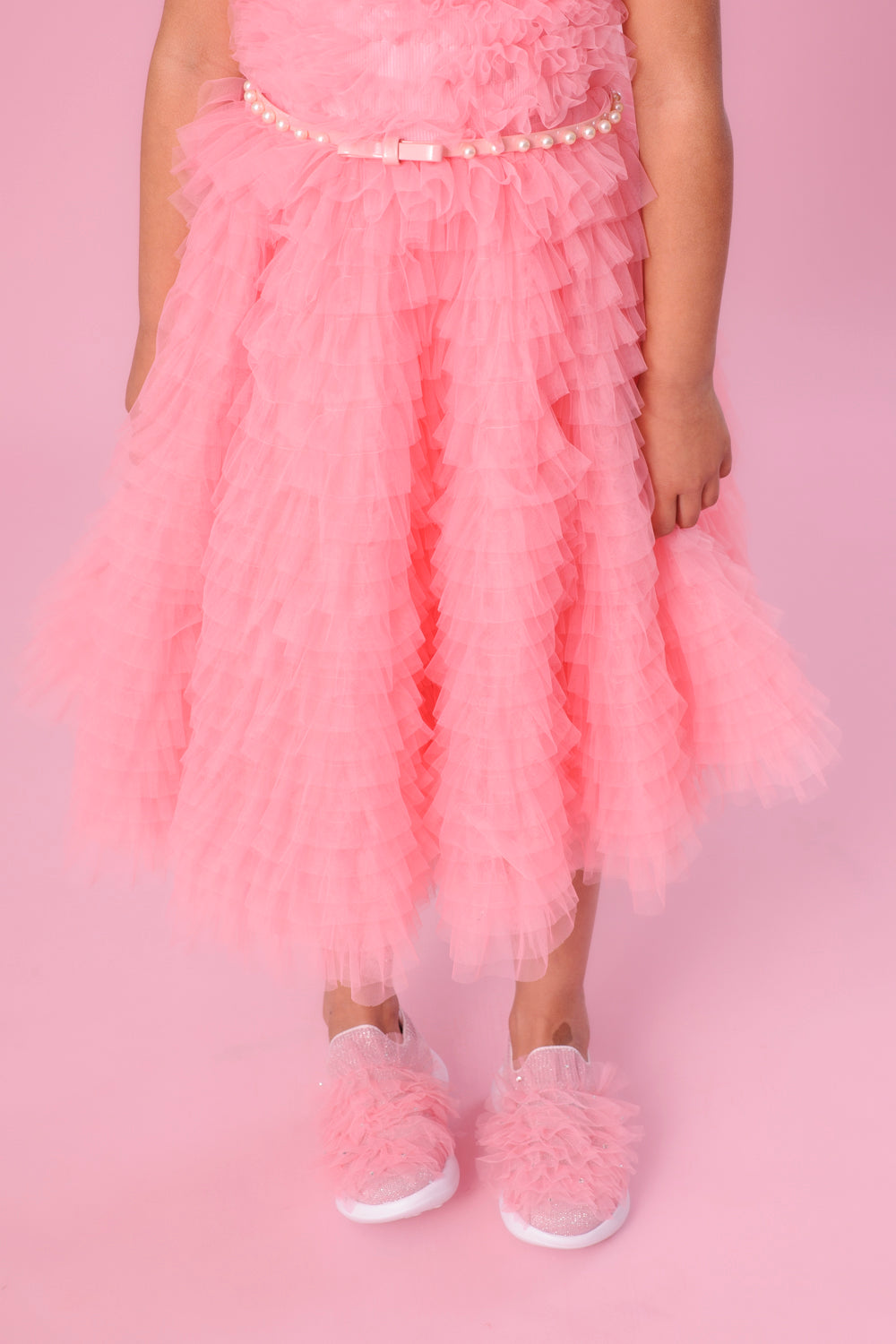 Vestido Frufru Tule Colar Bordado Com Cinto