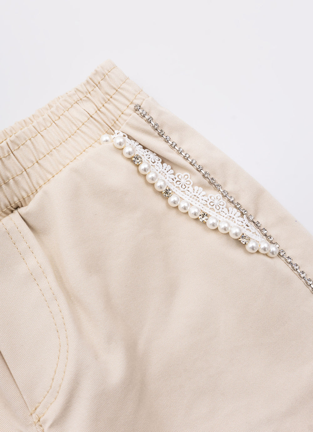 Short Sarja Bordado Pérola e Cristal