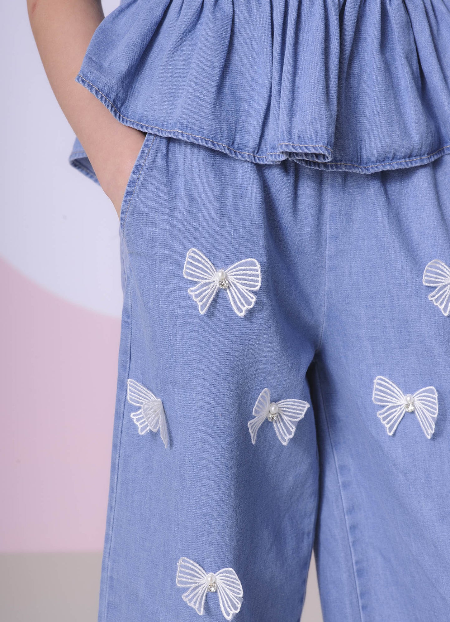 Calça Reta Jeans Fino Laços Aplicados