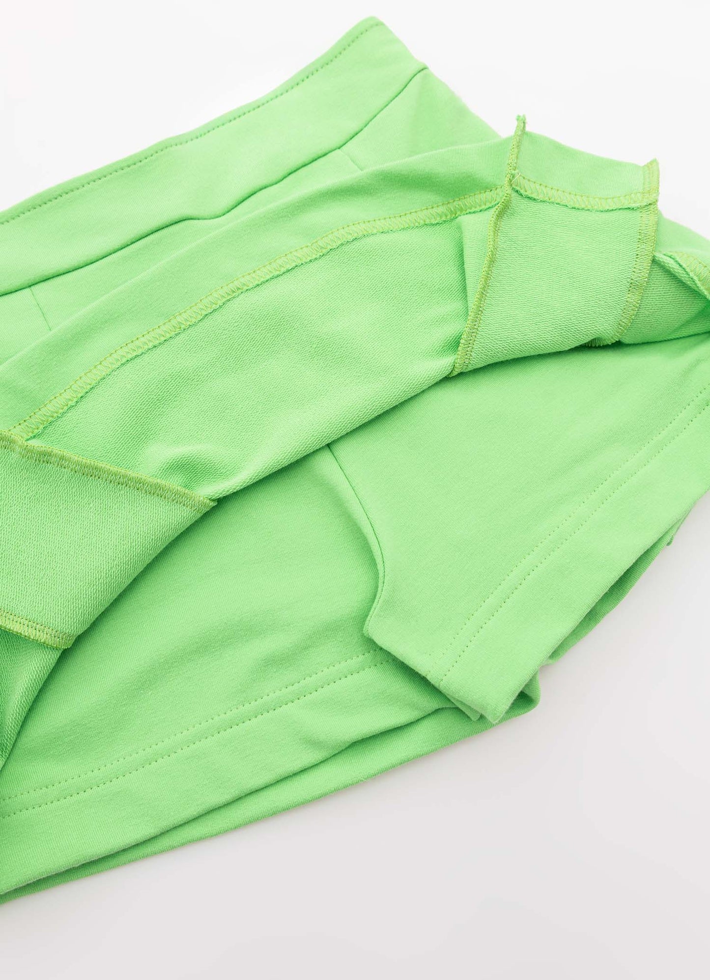 Saia Short Moletinho Pregas Patche Raquetes