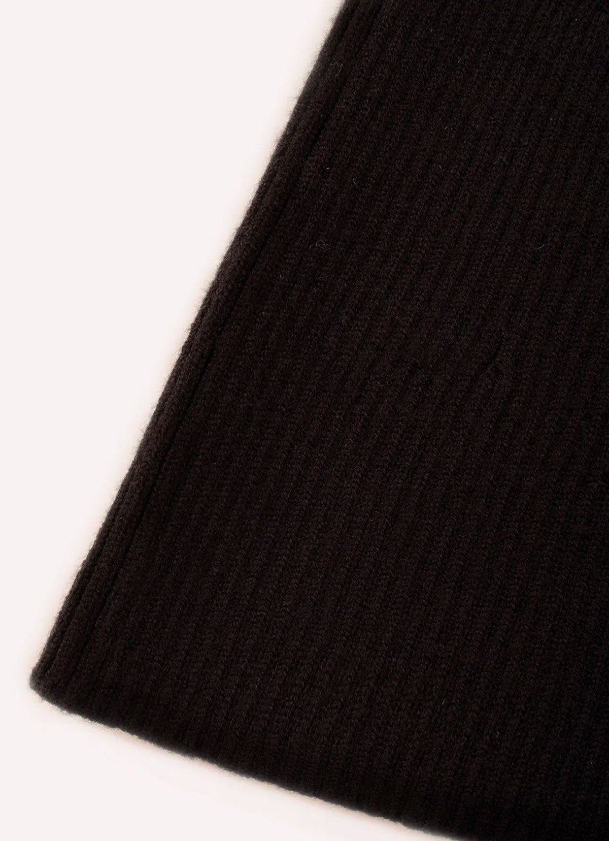 Vestido Tricot Canelado Gola Renda
