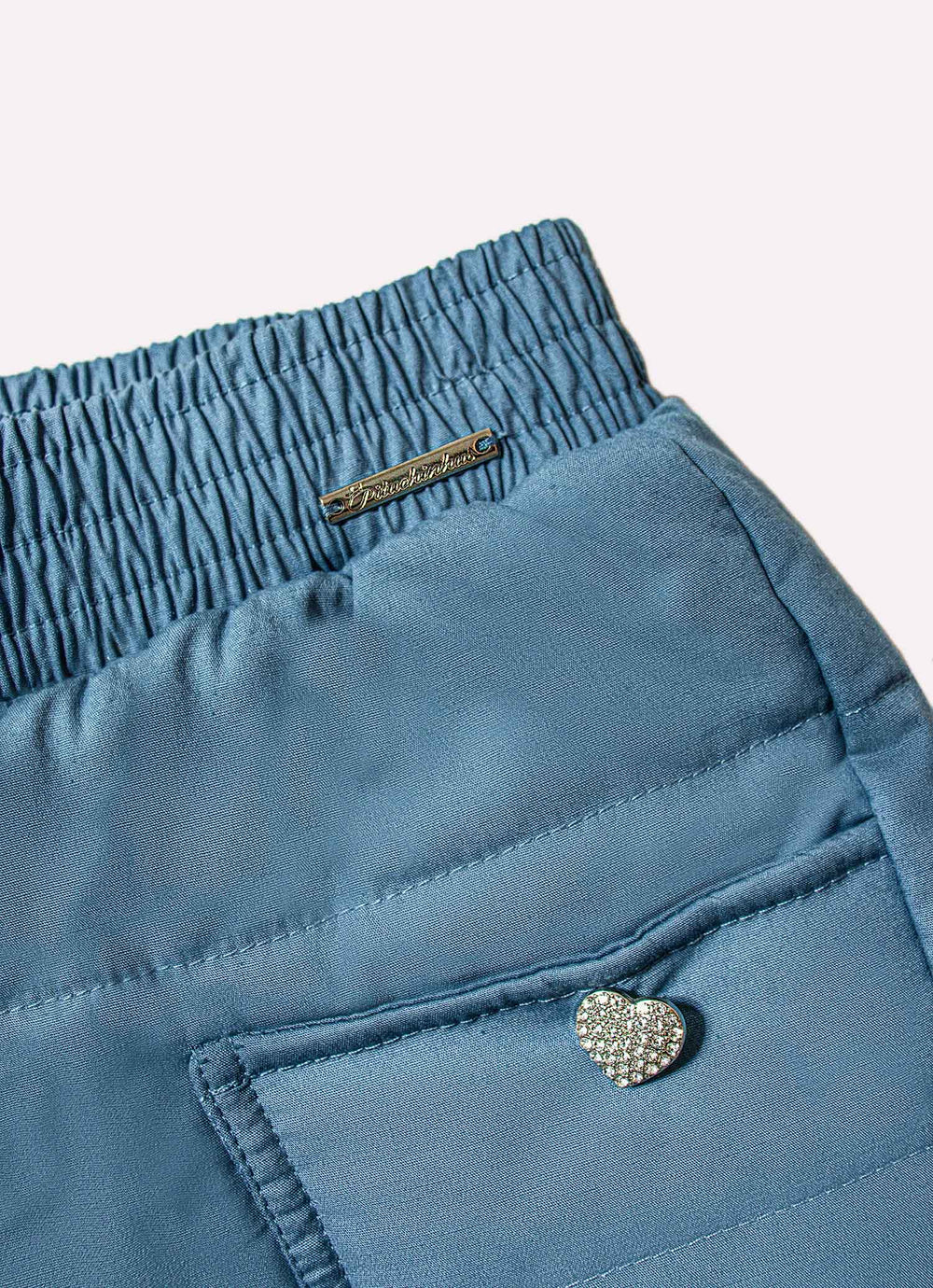 Short Puffer Tricoline Bolsos Botões Joia Coração