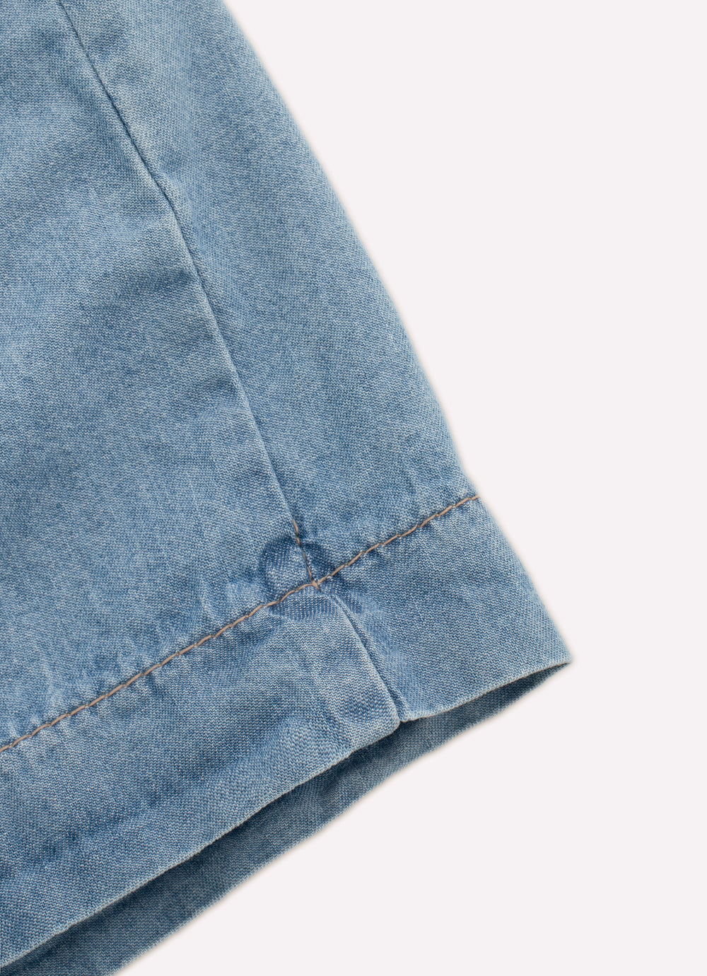 Short Jeans Fino Lapelas Botões Joia