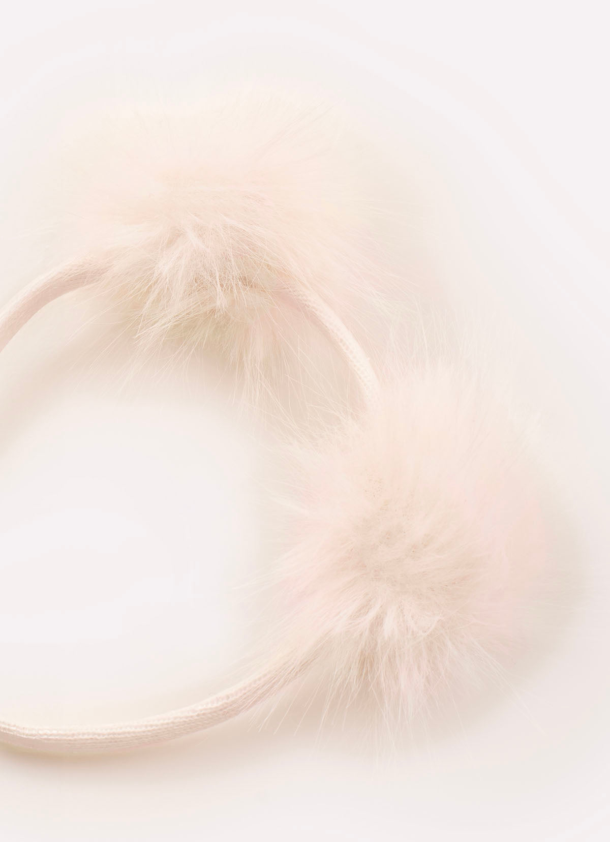 Arco Orelinhas Pompom Pele Alta
