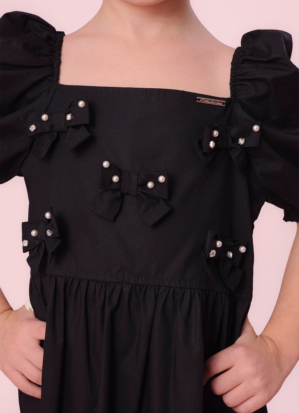 Vestido Tricoline Babados Multi Laços Bordados