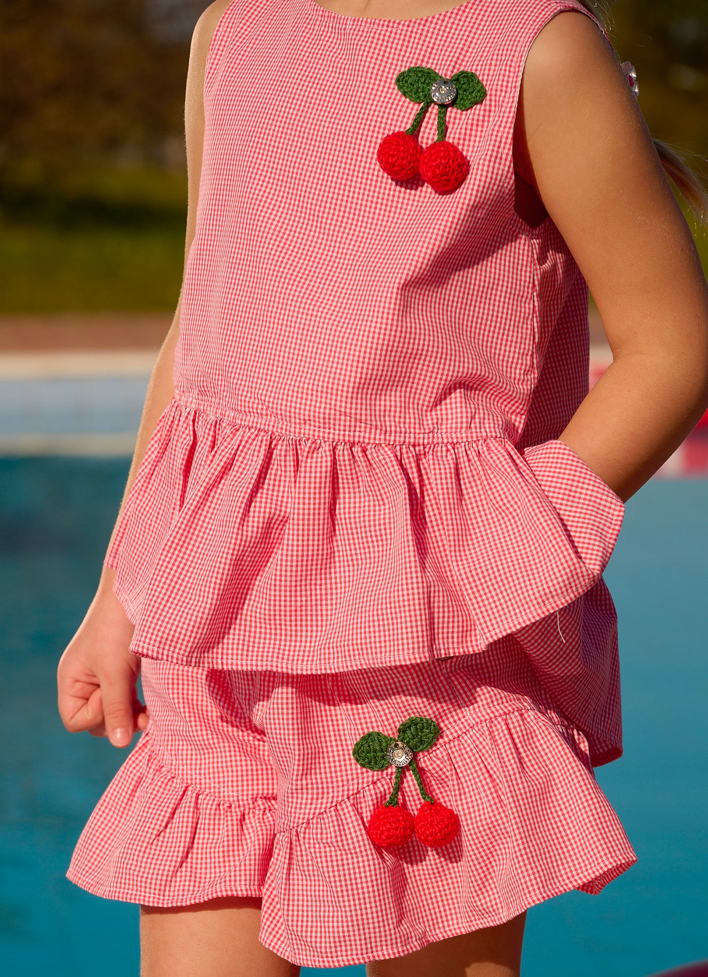 Blusa Algodão Xadrez Cereja Crochê Resort