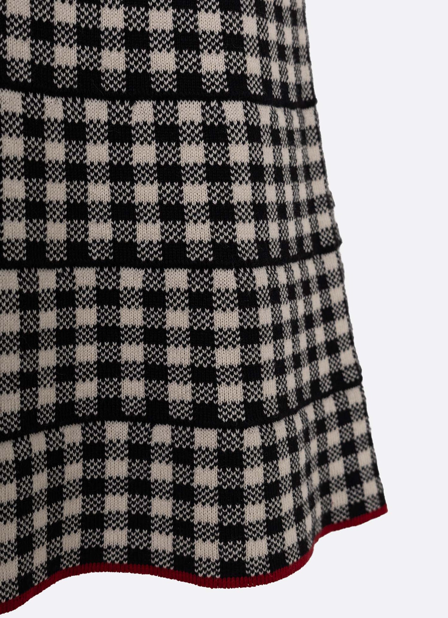 Vestido Tricot Xadrez Botão Jóia Coração