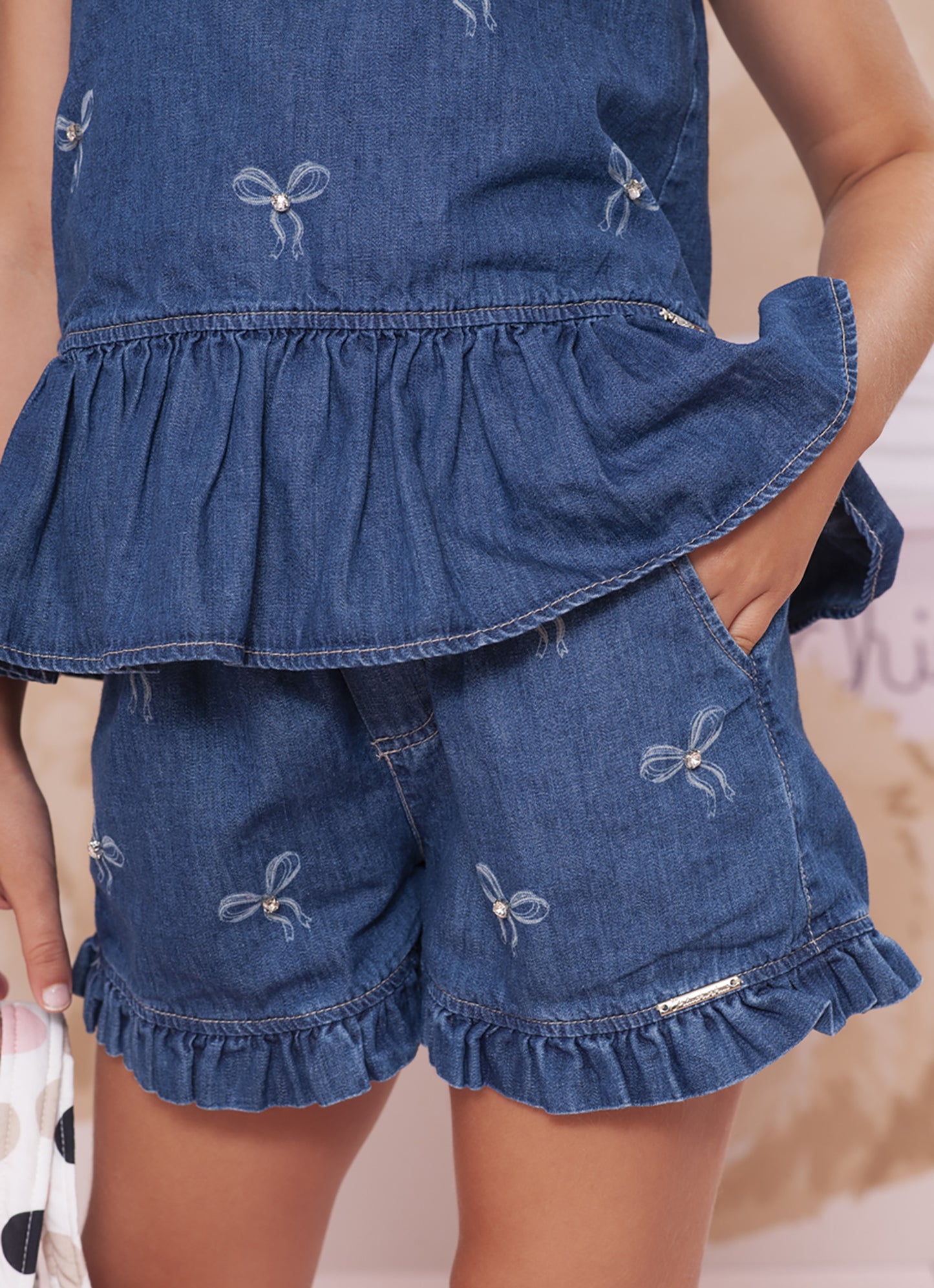Short Jeans Fino Lacinhos Bordados