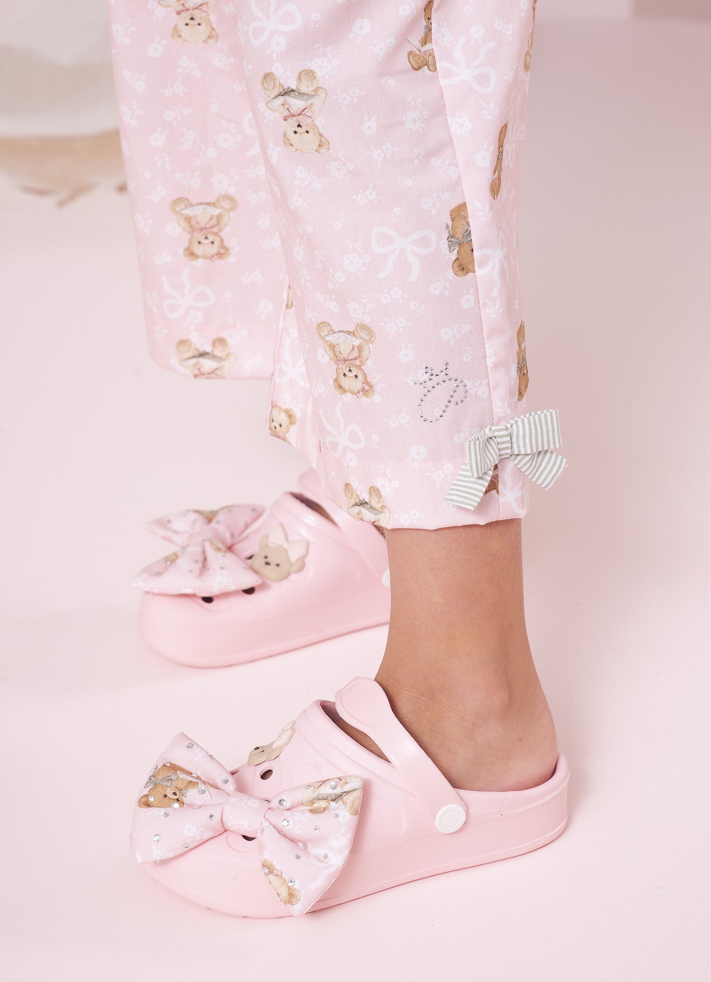 Sandália Clogs Laço Puffer Ursinha