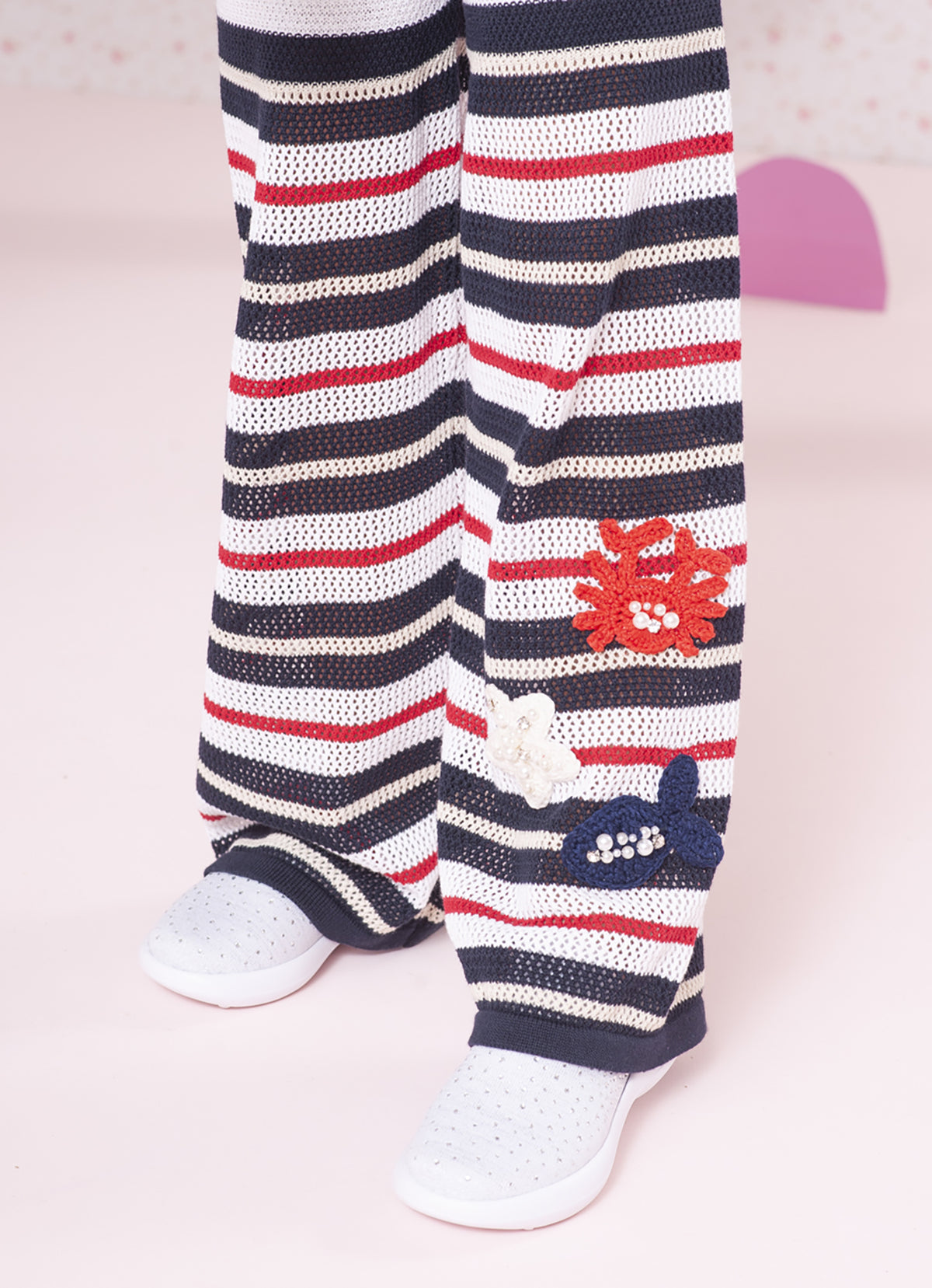 Calça Tricot Listrada Crochê Bordados