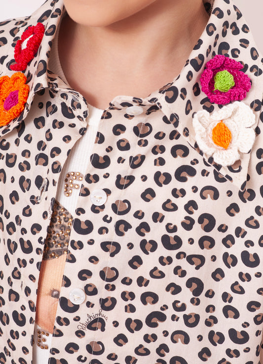 Camisa Algodão Oncinha Flores Crochê