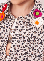 Camisa Algodão Oncinha Flores Crochê