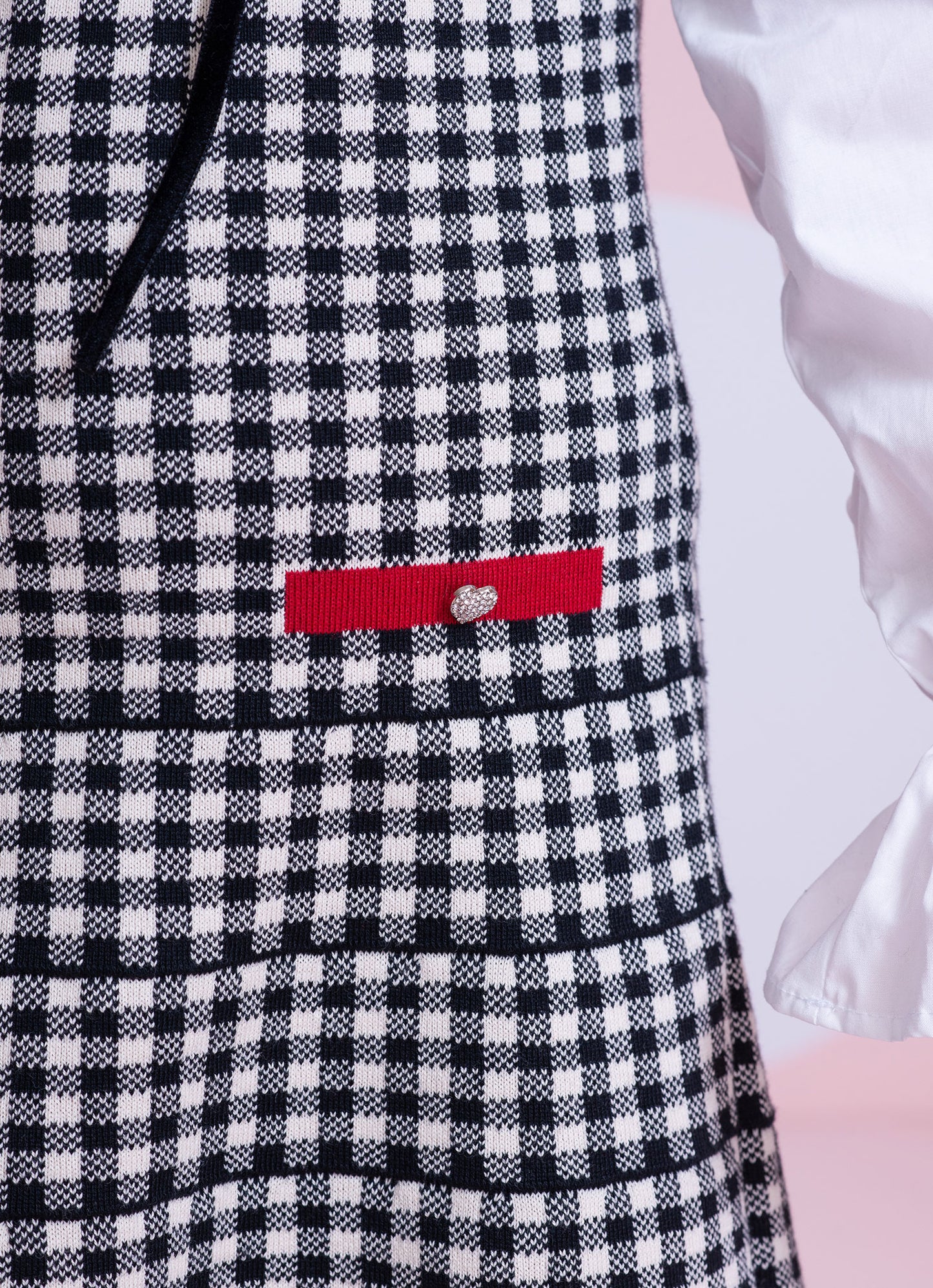Vestido Tricot Xadrez Botão Jóia Coração