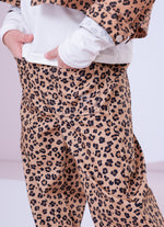 Calça Sarja Reta Estampa Onçinha