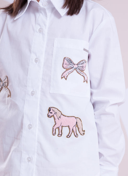 Camisa Tricoline Patches Laços e Cavalinho