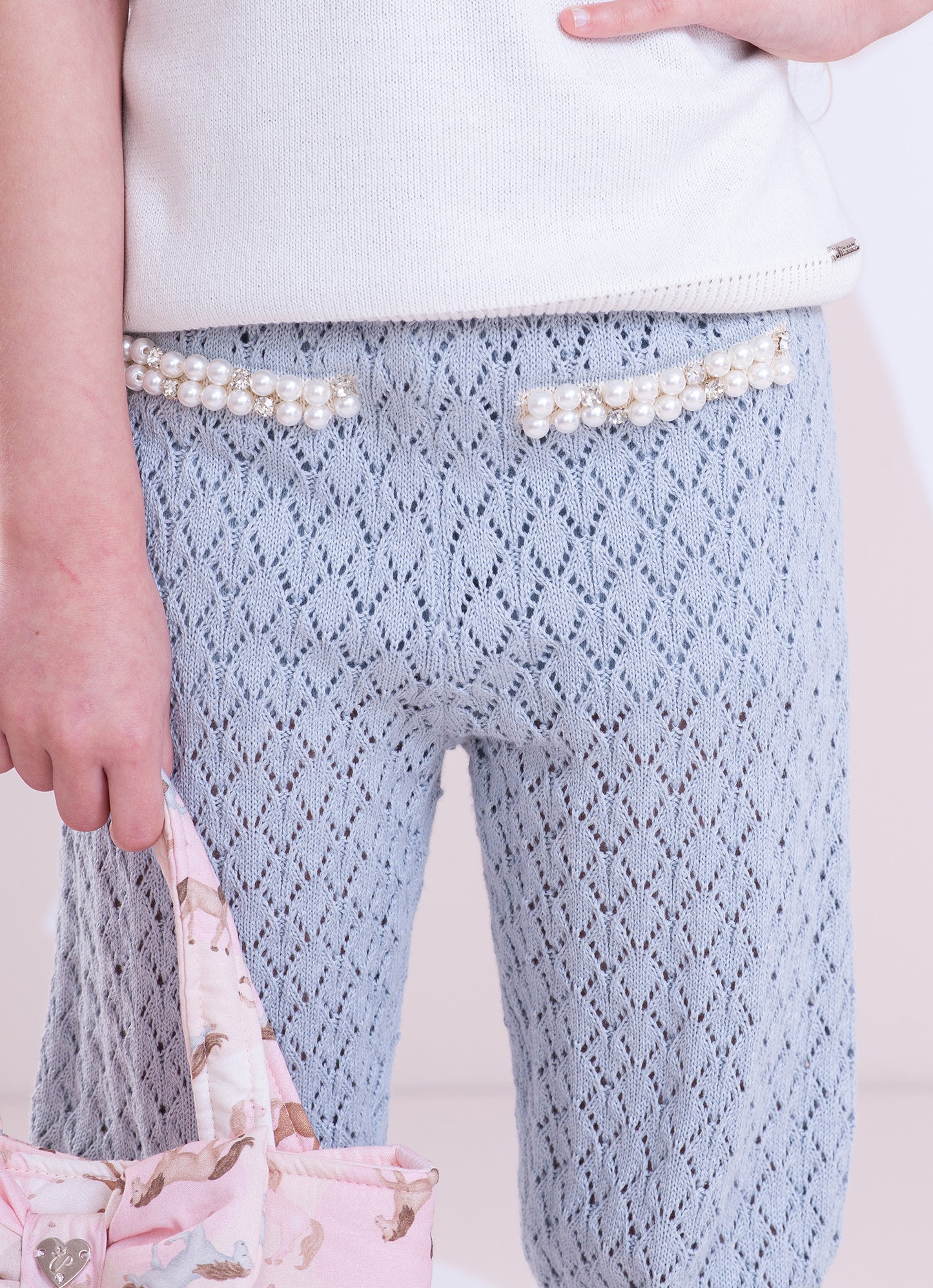 Calça Tricot Ponto Renda Bolsos Bordados