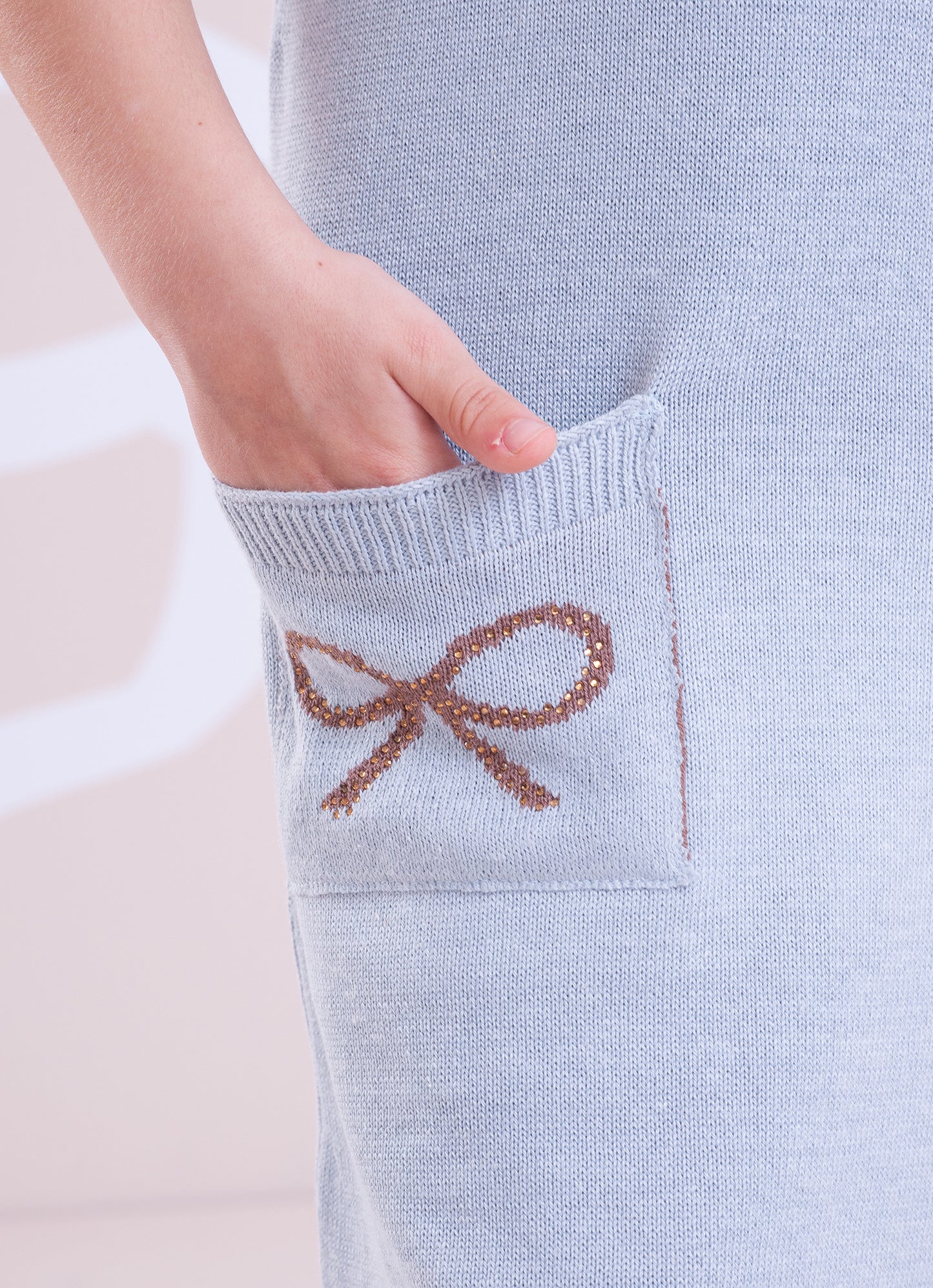 Vestido Tricot Gola Polo Laços Bolsos