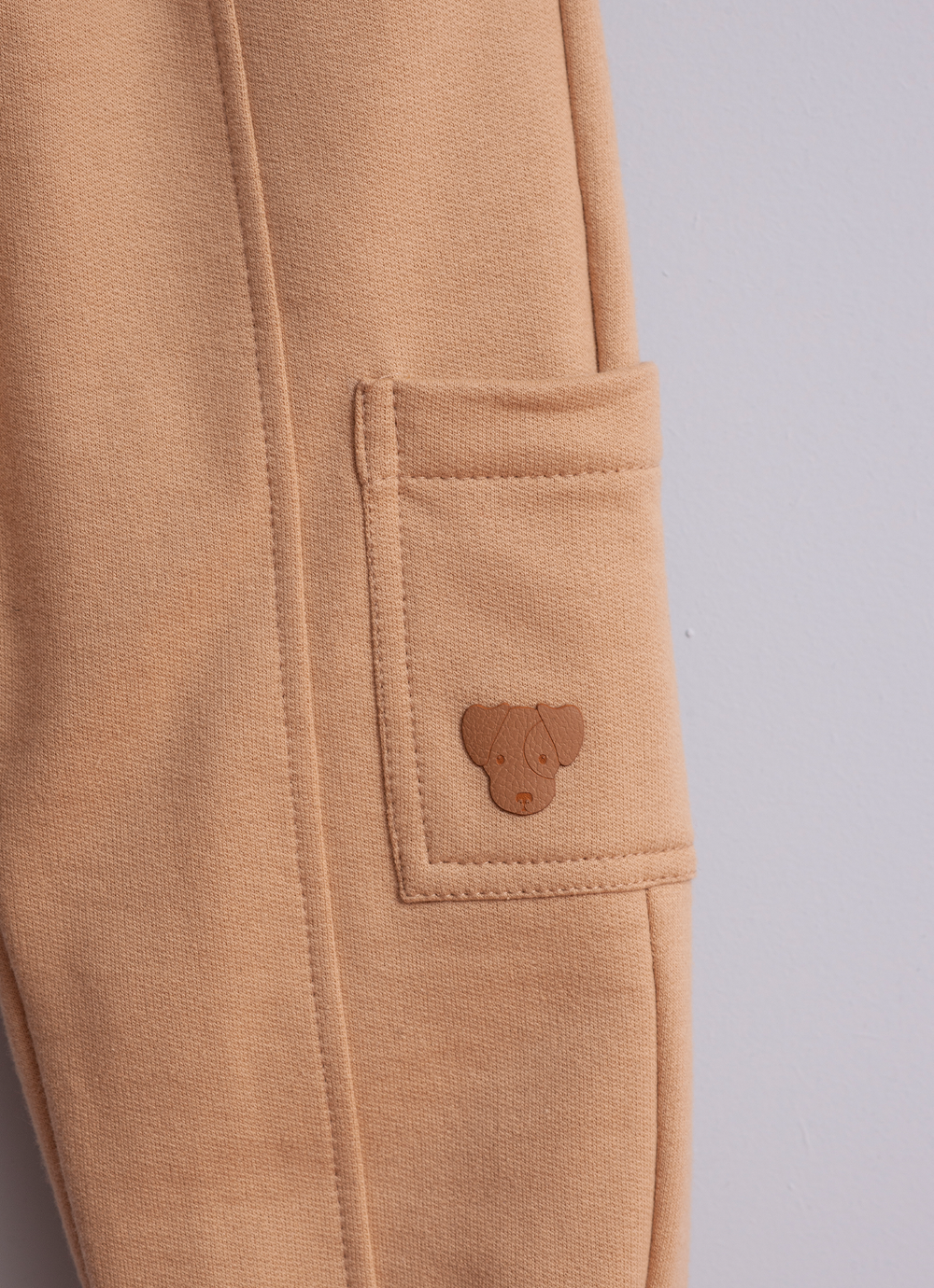 Calça Moletom Recorte e Bolsos